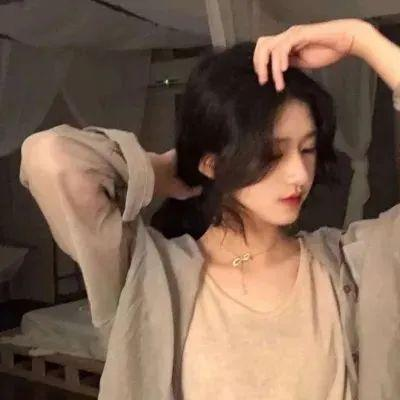 村里来了个作精大小姐